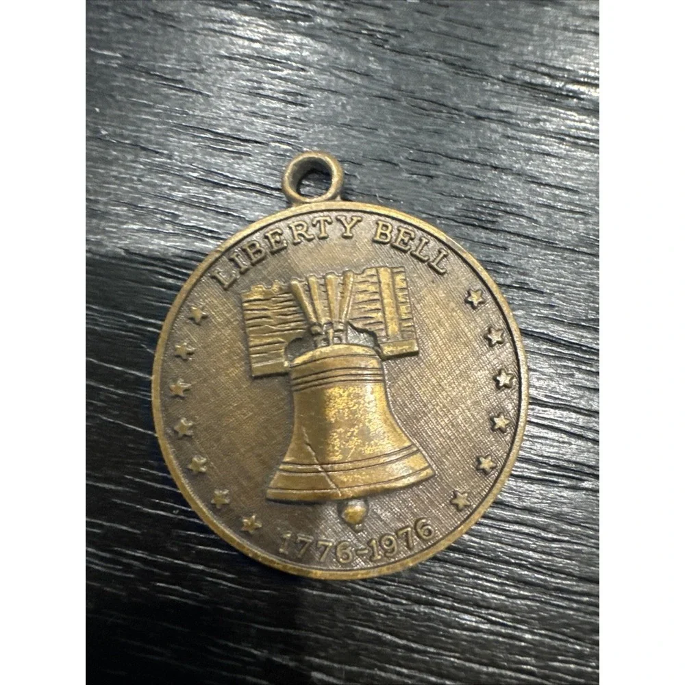 US Liberty Bell‎ GMAC 1776–1976 Bicentennial Bronze Medal Token Pendant Vintage